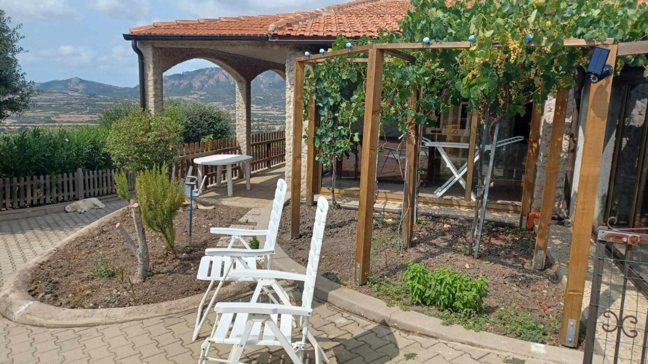 La Casa Nella Natura Villa Perfugas Exterior foto